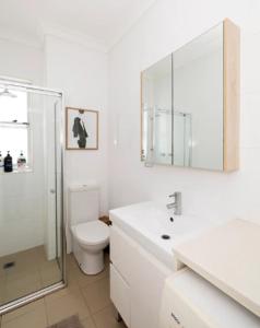 Stylish & Bright - 5star Location - 200m to the Sand!