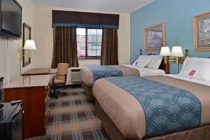 Double Room with Two Double Beds - Smoking room in Econo Lodge Inn & Suites Shelbyville