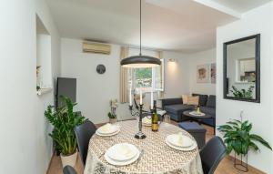 Beautiful Apartment In Sustjepan 