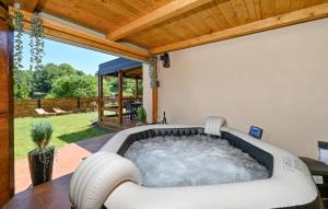 Lovely Home In Vinogradi Ludbreski