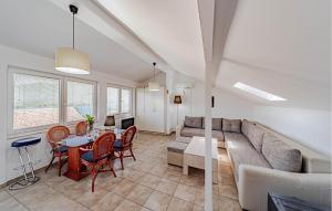 2 Bedroom Gorgeous Home In Hodilje 