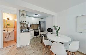 2 Bedroom Gorgeous Home In Hodilje 