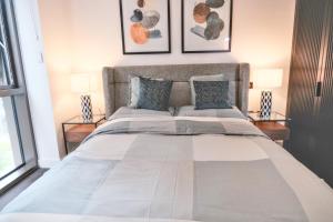 Premier Thames Riverside Flat in Central London