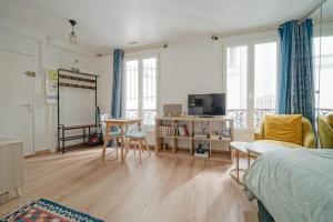 Doorman Best Studio in 12th