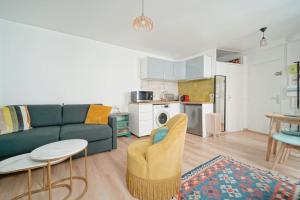 Doorman Best Studio in 12th