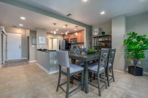 Stunning & Luxurious 2Bed 2Bath Open floor plan