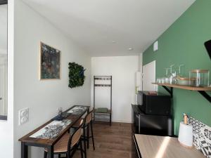 Appartements STUDIO JUNGLE - HYPEr CENTRE LORIENT : photos des chambres