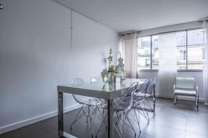 Victor Hugo Carrefour Pompe 16e proche Etoile et Tour Eiffel