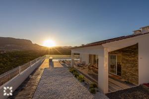 Villa Alegranza by Abahana Villas