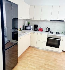 The Adventure - 2Steps2 Old Town & Metro