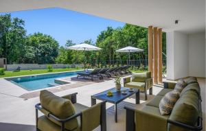 Gorgeous Home In Sisan 