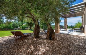 Amazing Home In Golas With Wifi 