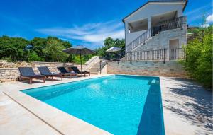 Amazing Home In Golas With Wifi