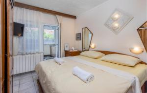 Awesome Apartment In Selce With Wifi 
