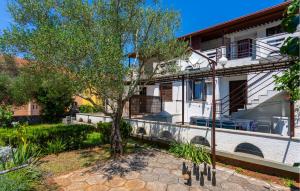 2 Bedroom Amazing Apartment In Pinezici