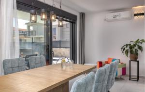 3 Bedroom Beautiful Apartment In Krk 