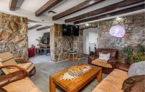 Cozy Home In Bater With House Sea View