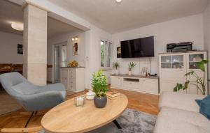 Cozy Home In Prolozac Donji With Wifi