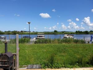 Waterchalet number 6 Recreationpark Yne Lijte Grou met ligplaats boot