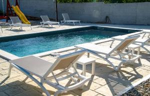 5 Bedroom Cozy Home In Posedarje 