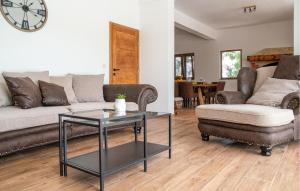 5 Bedroom Cozy Home In Posedarje 