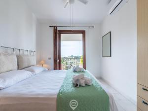 Relaxing Sunlit Getaway img15