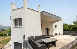 Awesome Apartment In Split With Wifi