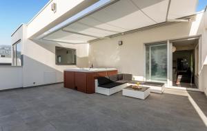 Cozy Apartment In Strozanac With Wifi