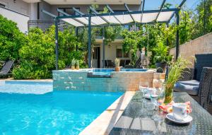 Nice Apartment In Brodarica With Sauna