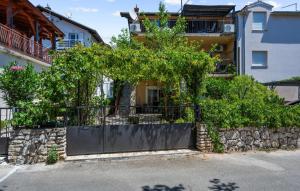 Nice Apartment In Vodice With Wifi 