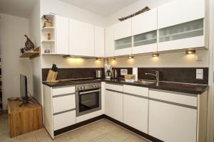 Terrasse, gratis Nutzung vom AHOI Erlebnisbad und Sauna in Sellin - Villa Antje FeWo 04