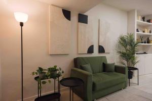 The Little House 6 - In the Heart of Naples