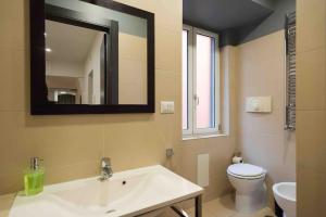 The Little House 6 - In the Heart of Naples