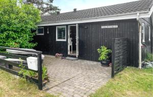 4 Bedroom Beautiful Home In Ebeltoft