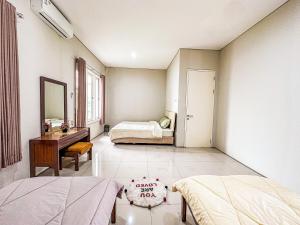 Royal Residence 3BR Exclusive Town House in West Surabaya by Le Ciel Hospitality
