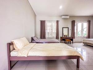 Royal Residence 3BR Exclusive Town House in West Surabaya by Le Ciel Hospitality