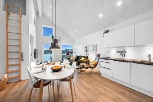 Lovely Holiday Apartment With A Large Balcony Facing The Dunes - 1020