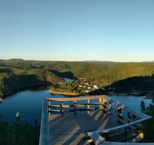 Riverlake House - frente ao lago e com jardim