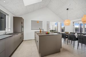Exclusive Newly Built Pool House With Outdoor Spa - 1032