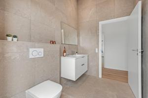 Exclusive Newly Built Pool House With Outdoor Spa - 1032