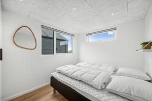 Exclusive Newly Built Pool House With Outdoor Spa - 1032