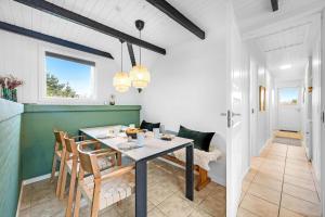 Vacation Home Renovated In 2023 With A 6-Person Hot Tub - 1010