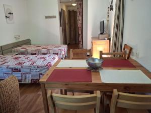 Appartements Studio Lumineux 4 Pers. avec Double Exposition, Balcon, Parking et WIFI - Brides-les-Bains - FR-1-512-178 : photos des chambres