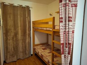 Appartements Studio Lumineux 4 Pers. avec Double Exposition, Balcon, Parking et WIFI - Brides-les-Bains - FR-1-512-178 : photos des chambres