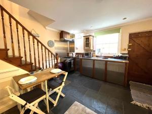 Characterful & cosy cottage with large double room