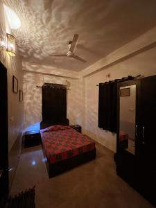 TicAna Apartments withamenities lake view & terrace garden Ac Kitchen wifi