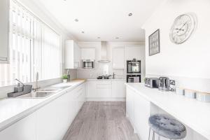 Luxury 4 Bedroom Apartment Southsea - Free Parking