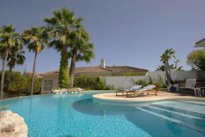 R35 Spacious private villa&pool