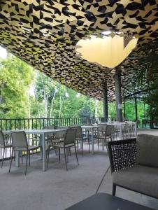 FREE PARKING GARAGE! Downtown apartment, Best location!