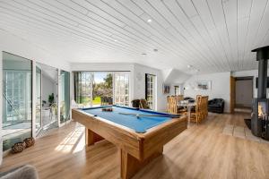 14-Person Pool House With Plenty Of Activity Options - 1031